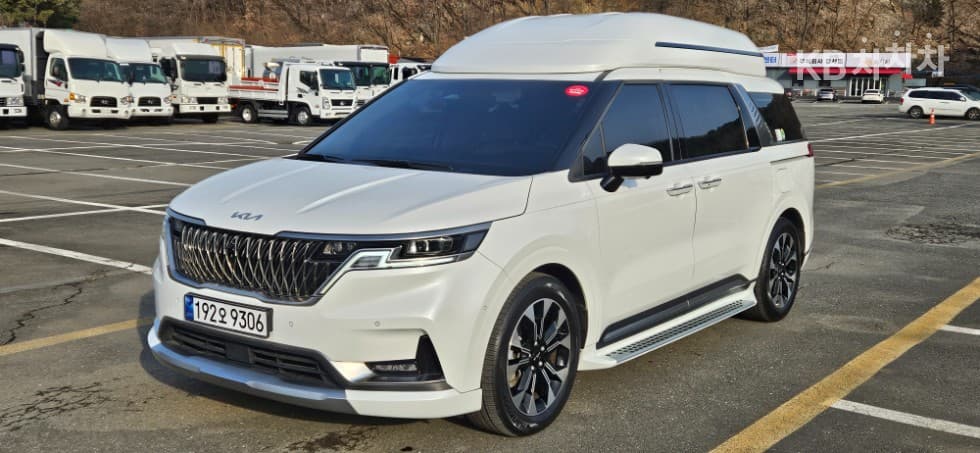 Kia Carnival 4th generation High Limousine (Carnival) D2.2 9-seater Signature - Image 1