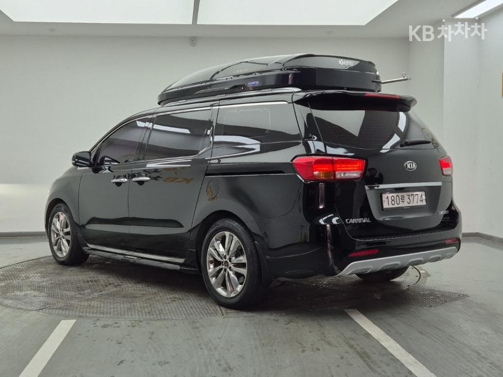 Kia All New Carnival7-seater (Limousine) 3.3 Gasoline Limousine President - 3