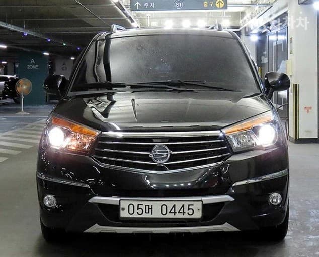 КейДжи Мобилити 코란도 투리스모 9-местен 4x4 TX - Image 1