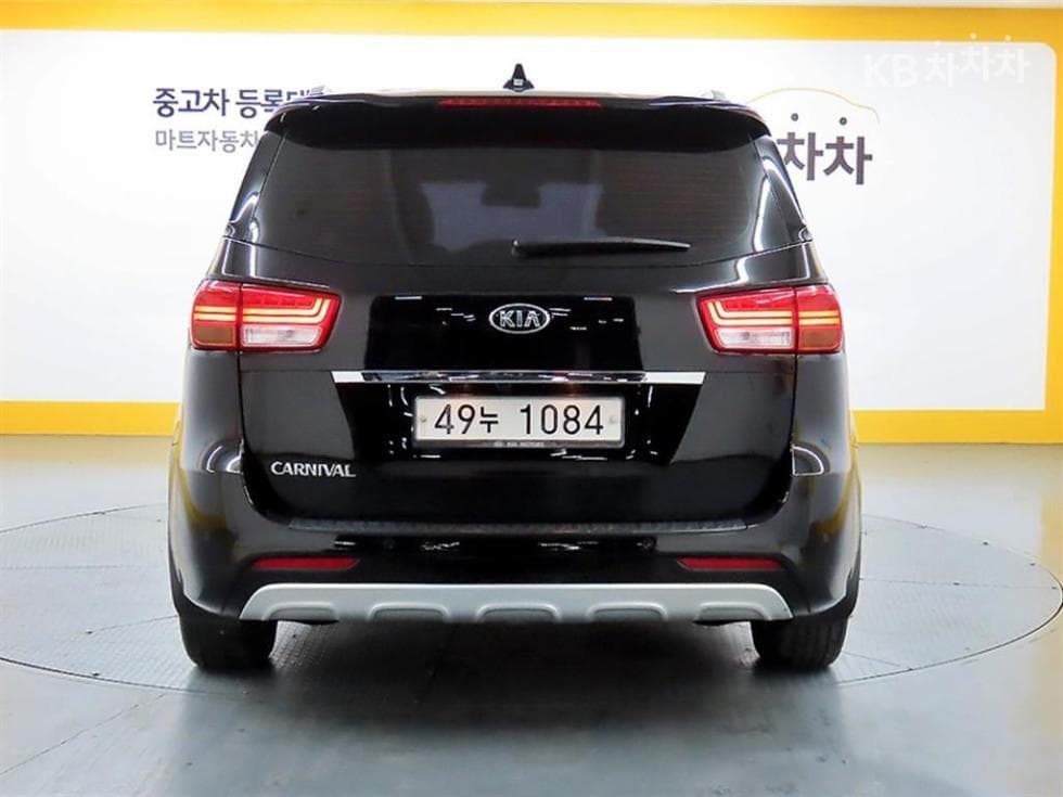 Kia All New Carnival9-seater 2.2 Diesel Luxury - 3
