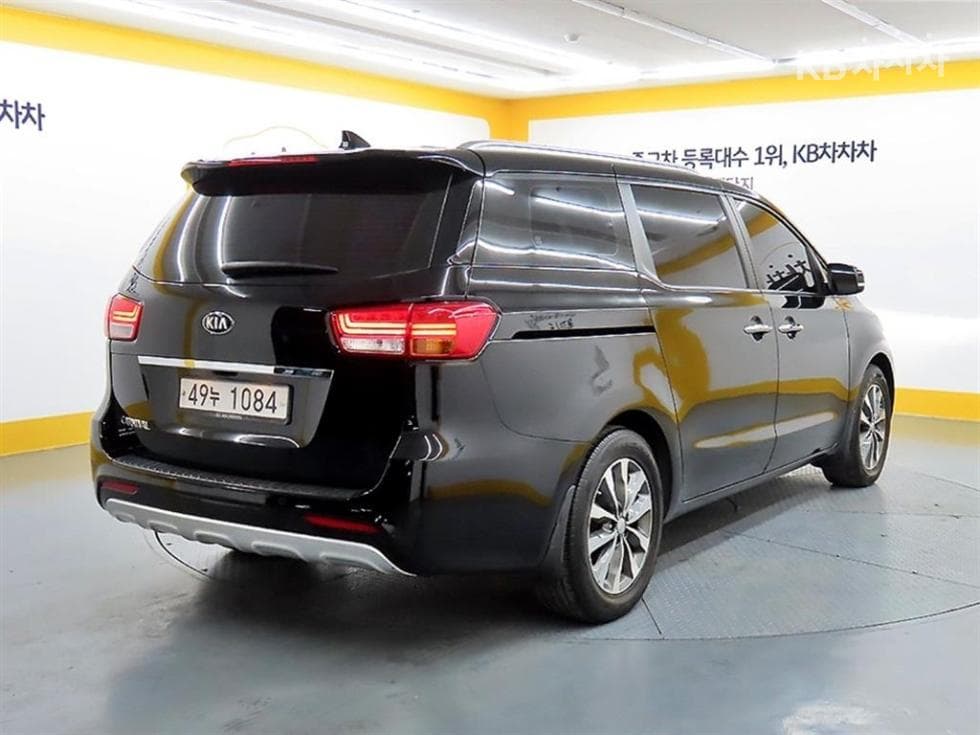 Kia All New Carnival9-seater 2.2 Diesel Luxury - 4