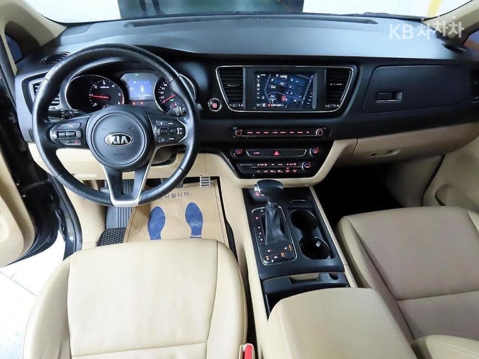 Kia All New Carnival9-seater 2.2 Diesel Luxury - 7