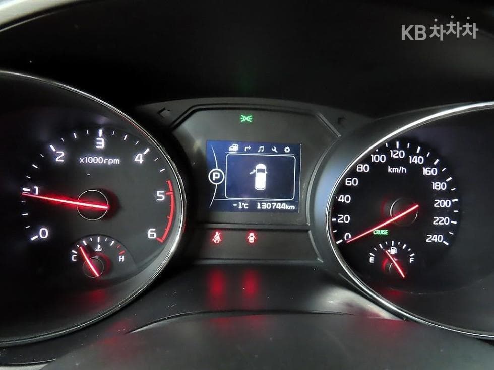 Kia All New Carnival9-seater 2.2 Diesel Luxury - 8