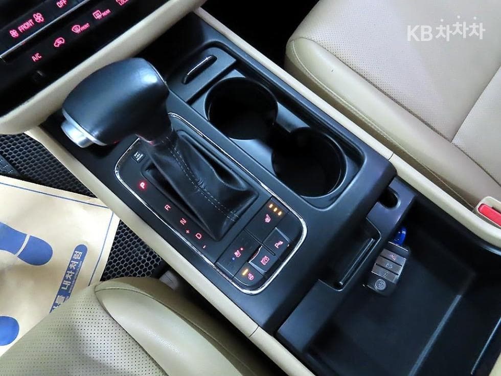 Kia All New Carnival9-seater 2.2 Diesel Luxury - 10