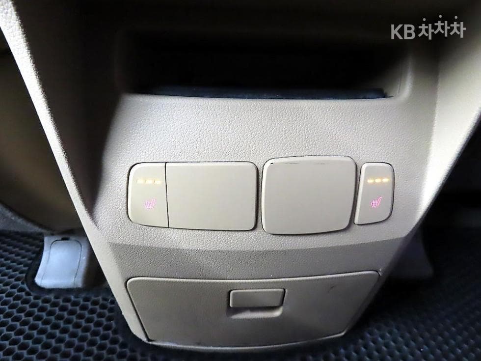 Kia All New Carnival9-seater 2.2 Diesel Luxury - 13