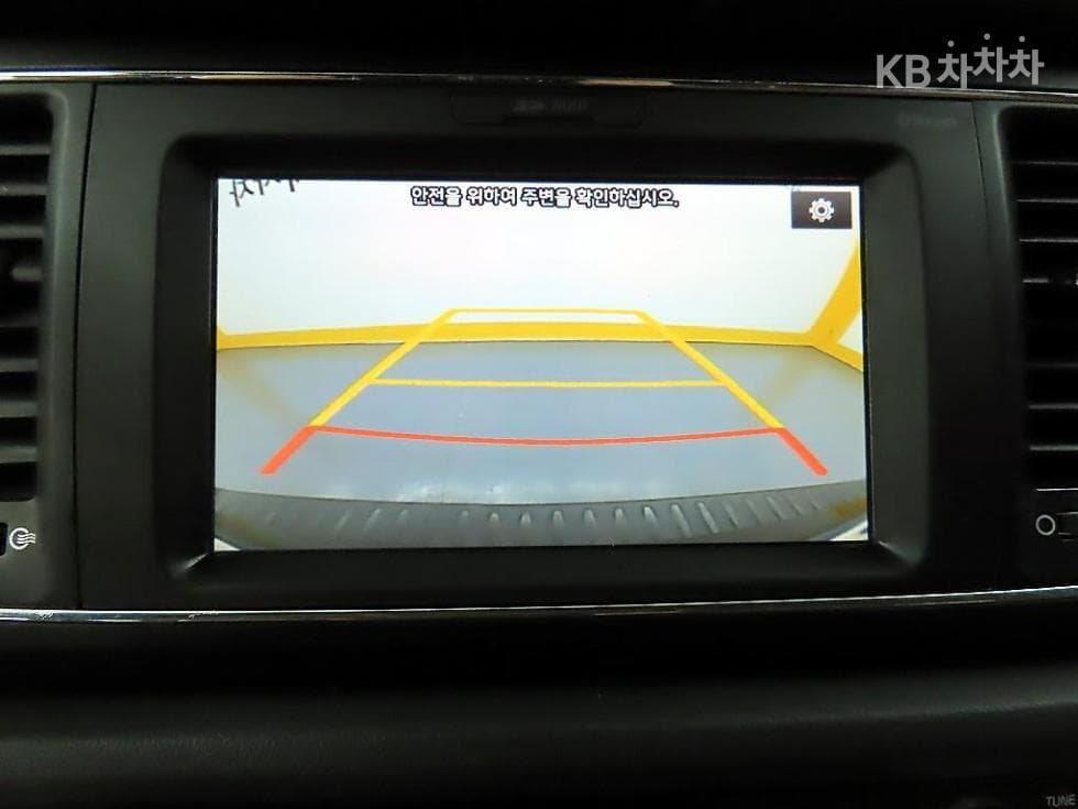 Kia All New Carnival9-seater 2.2 Diesel Luxury - 16