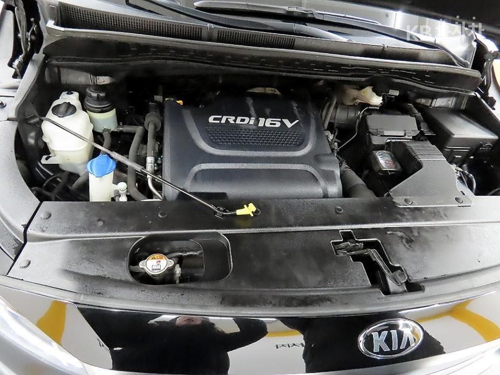 Kia All New Carnival9-seater 2.2 Diesel Luxury - 19