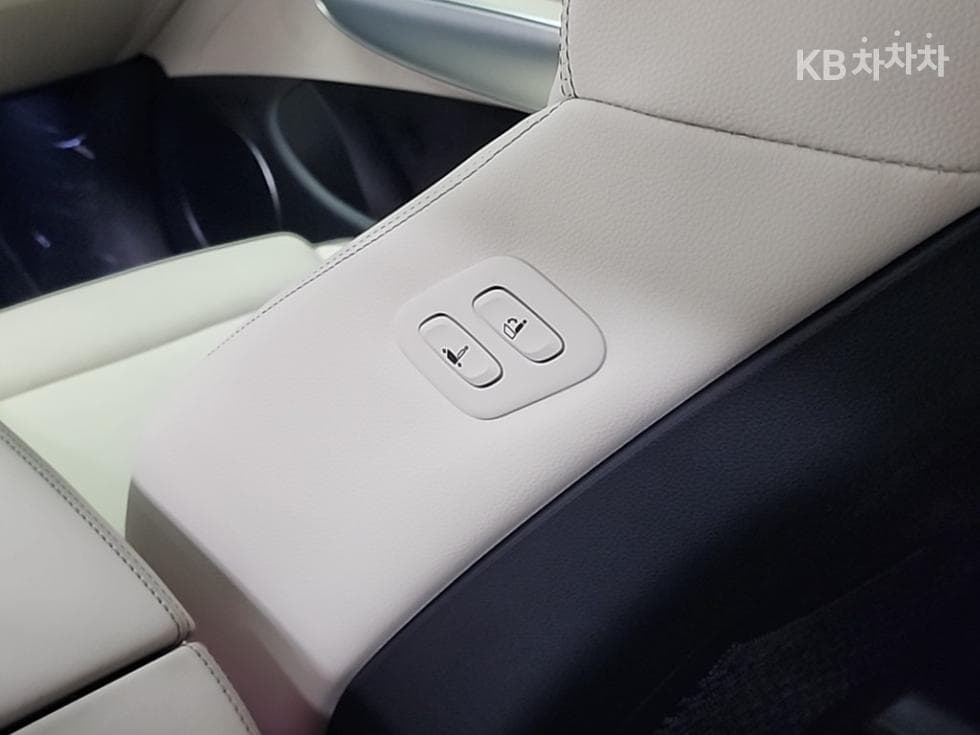 Genesis GV70Gasoline 2.5T AWD - 13