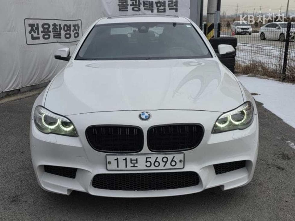 BMW New5 Series 528i F10 (10~16년) - Image 1