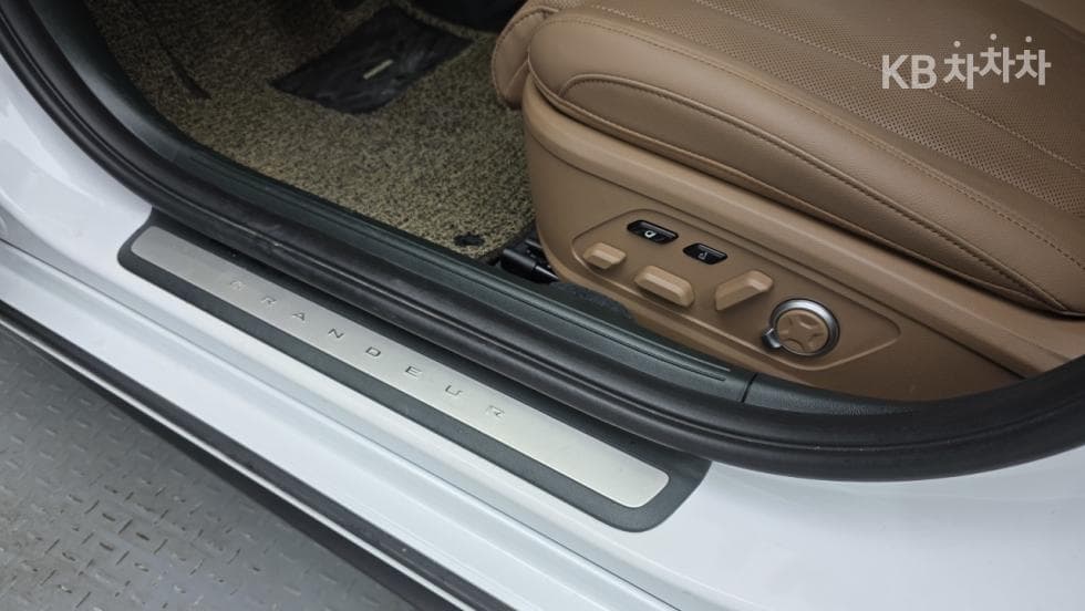 Hyundai The All New Grandeur (Azera) Hybrid1.6 Turbo Gasoline Exclusive - 19