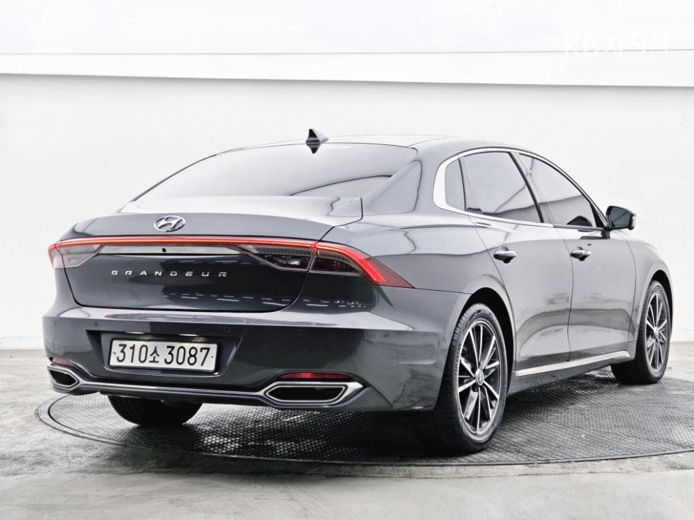 Hyundai The New (facelift) Grandeur (Azera)2.5 Le Blanc - 2