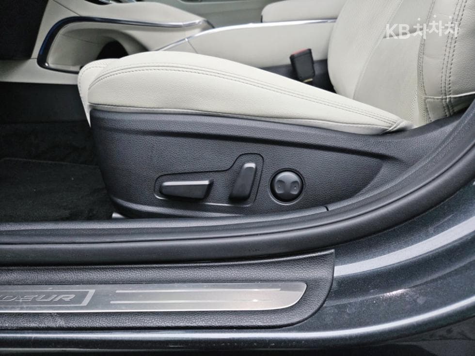 Hyundai The New (facelift) Grandeur (Azera)2.5 Le Blanc - 10