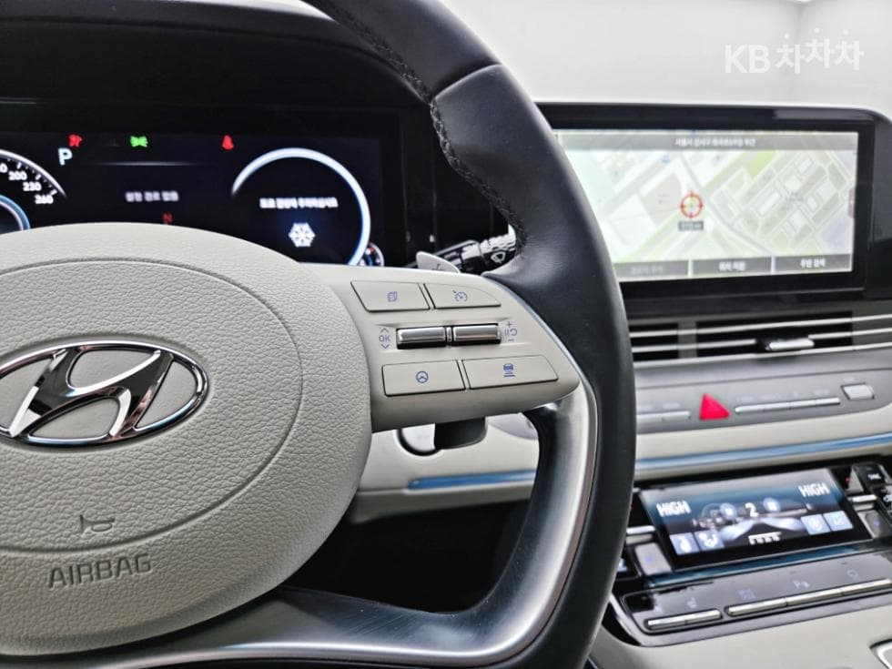 Hyundai The New (facelift) Grandeur (Azera)2.5 Le Blanc - 16