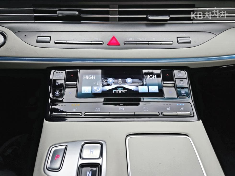 Hyundai The New (facelift) Grandeur (Azera)2.5 Le Blanc - 17