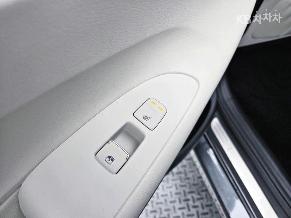 Hyundai The New (facelift) Grandeur (Azera)2.5 Le Blanc - 19