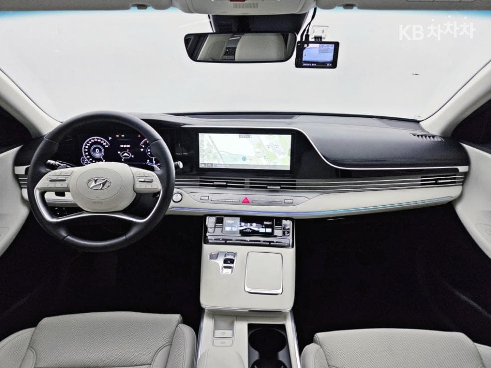 Hyundai The New (facelift) Grandeur (Azera)2.5 Le Blanc - 21