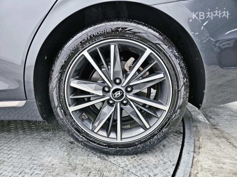 Hyundai The New (facelift) Grandeur (Azera)2.5 Le Blanc - 23