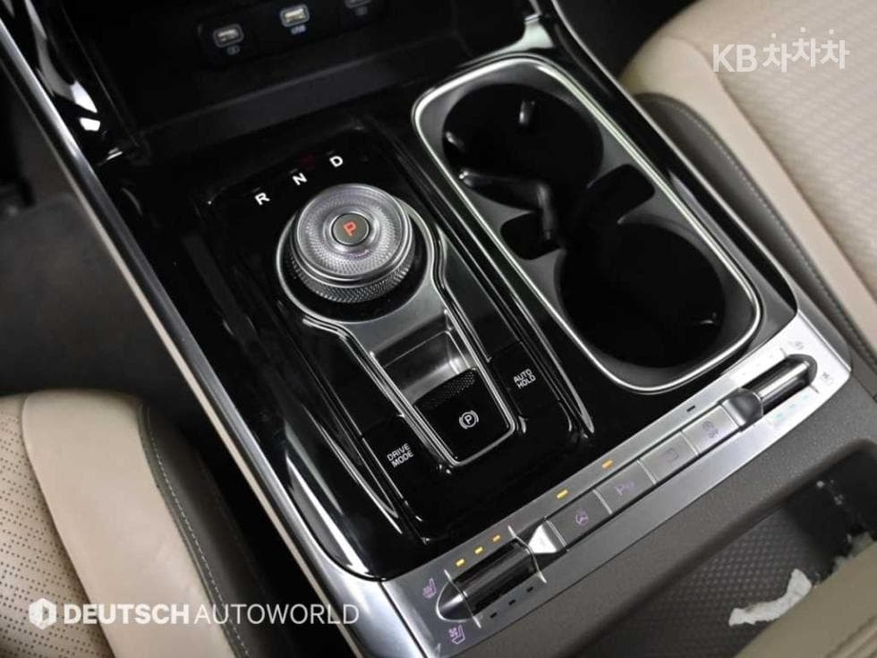 Kia Carnival 4th generationHigh Limousine (Carnival) D2.2 9-seater Signature - 9