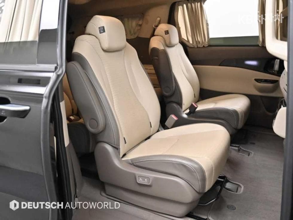 Kia Carnival 4th generationHigh Limousine (Carnival) D2.2 9-seater Signature - 12