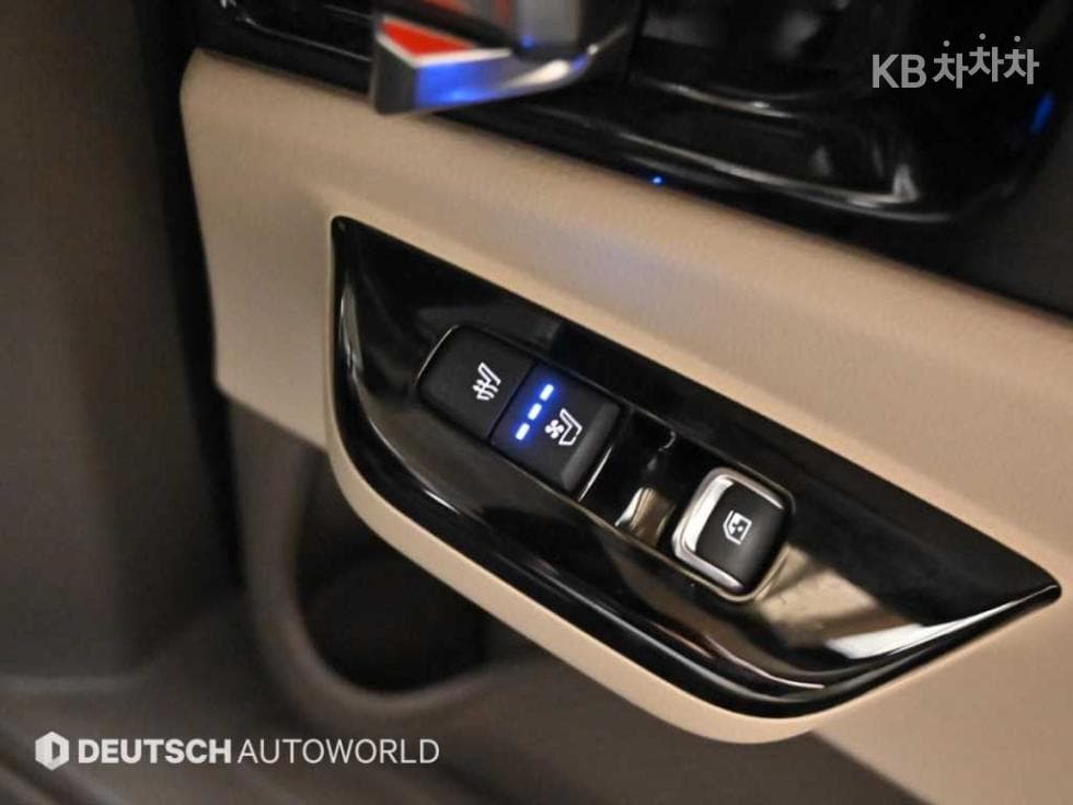 Kia Carnival 4th generationHigh Limousine (Carnival) D2.2 9-seater Signature - 16