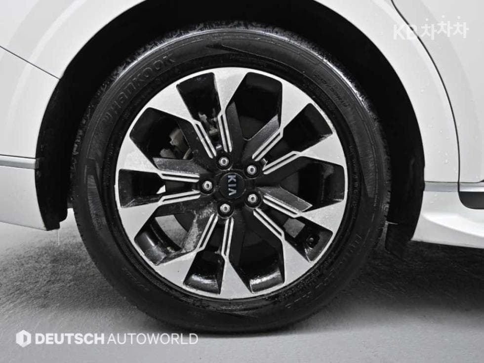 Kia Carnival 4th generationHigh Limousine (Carnival) D2.2 9-seater Signature - 5