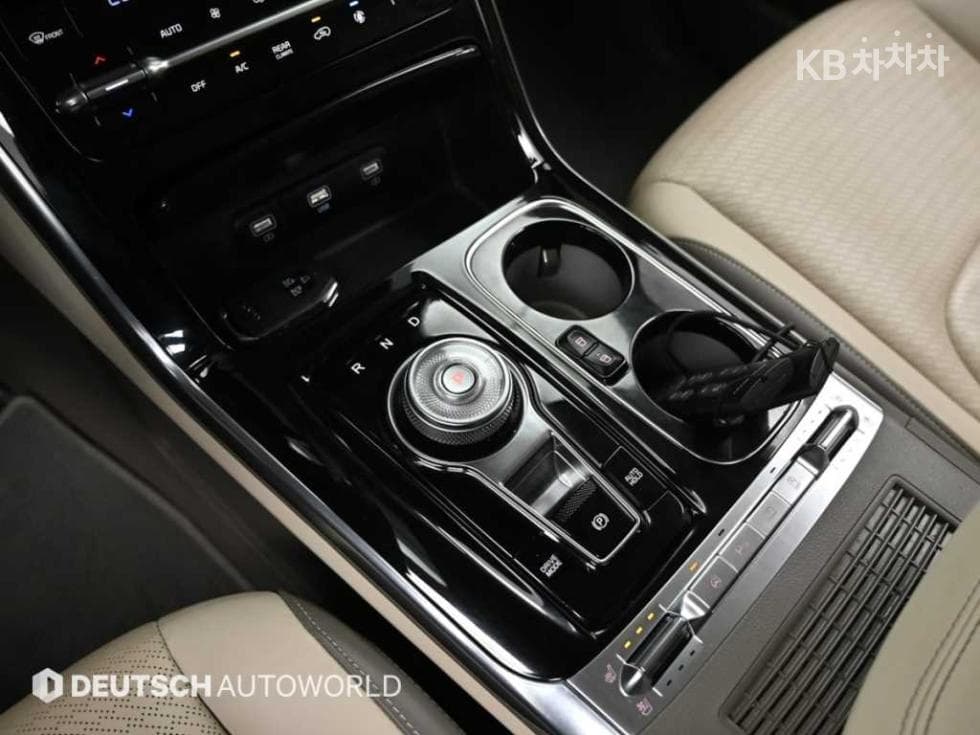 Kia Carnival 4th generationHigh Limousine (Carnival) D2.2 9-seater Signature - 9