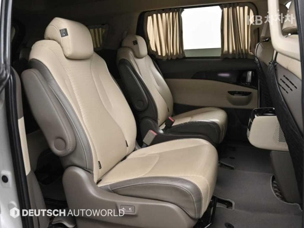 Kia Carnival 4th generationHigh Limousine (Carnival) D2.2 9-seater Signature - 12