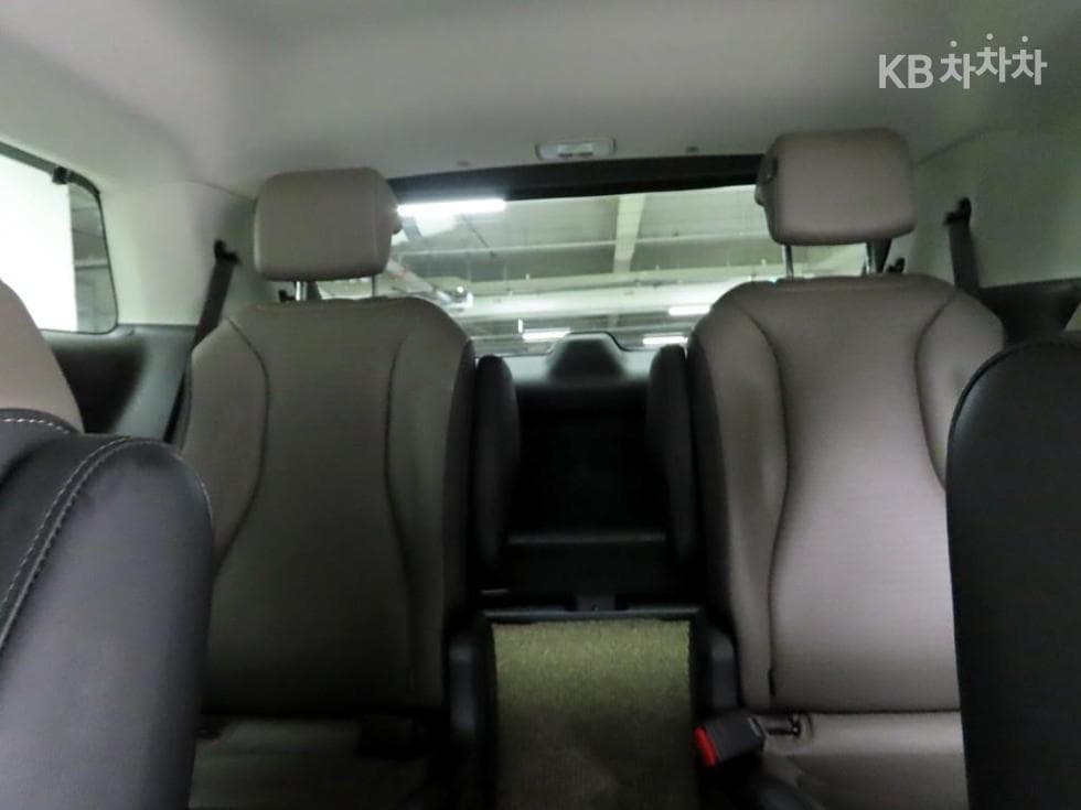 Киа The New (фейслифт) Канивал Хибрид 4-то поколение1.6 HEV 9-местен Signature - 14