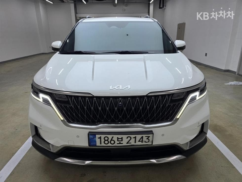 Kia Carnival 4th generation D2.2 9-seater Noblesse - Image 1