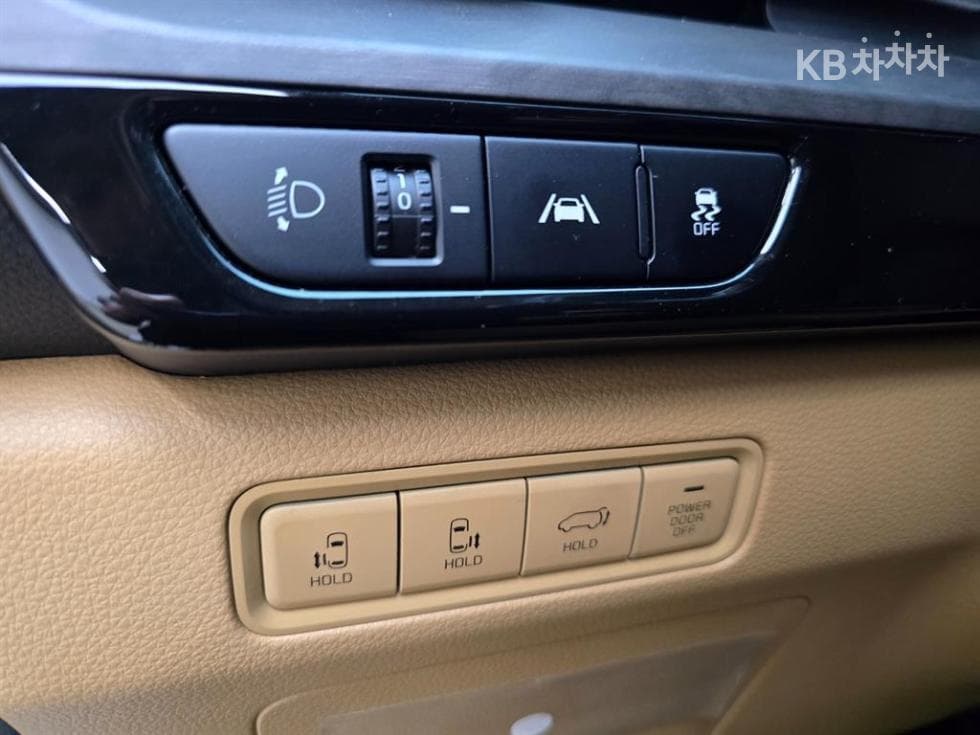 Kia Carnival 4th generationD2.2 9-seater Noblesse - 16