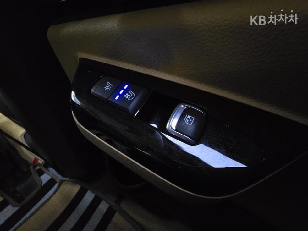 Kia Carnival 4th generationD2.2 9-seater Noblesse - 18