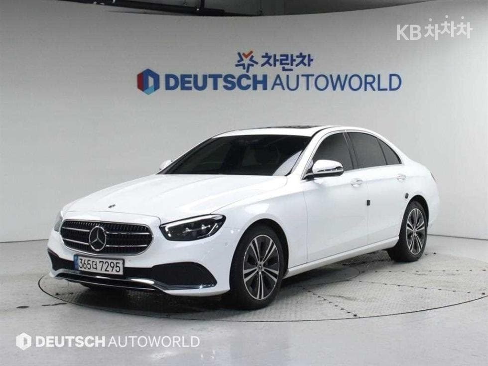 Mercedes-Benz E-Class (W213) E250 Avantgarde - Image 1