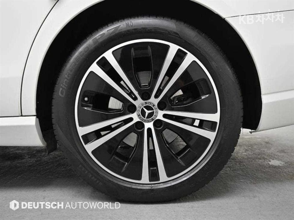 Mercedes-Benz E-Class (W213)E250 Avantgarde - 5