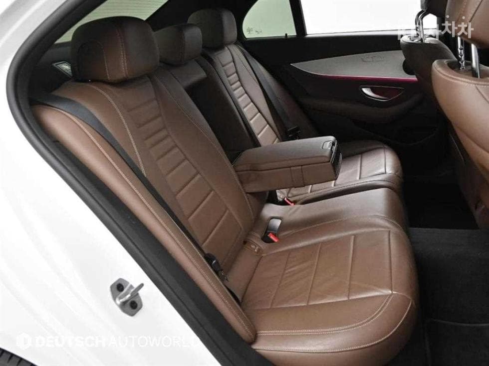 Mercedes-Benz E-Class (W213)E250 Avantgarde - 12