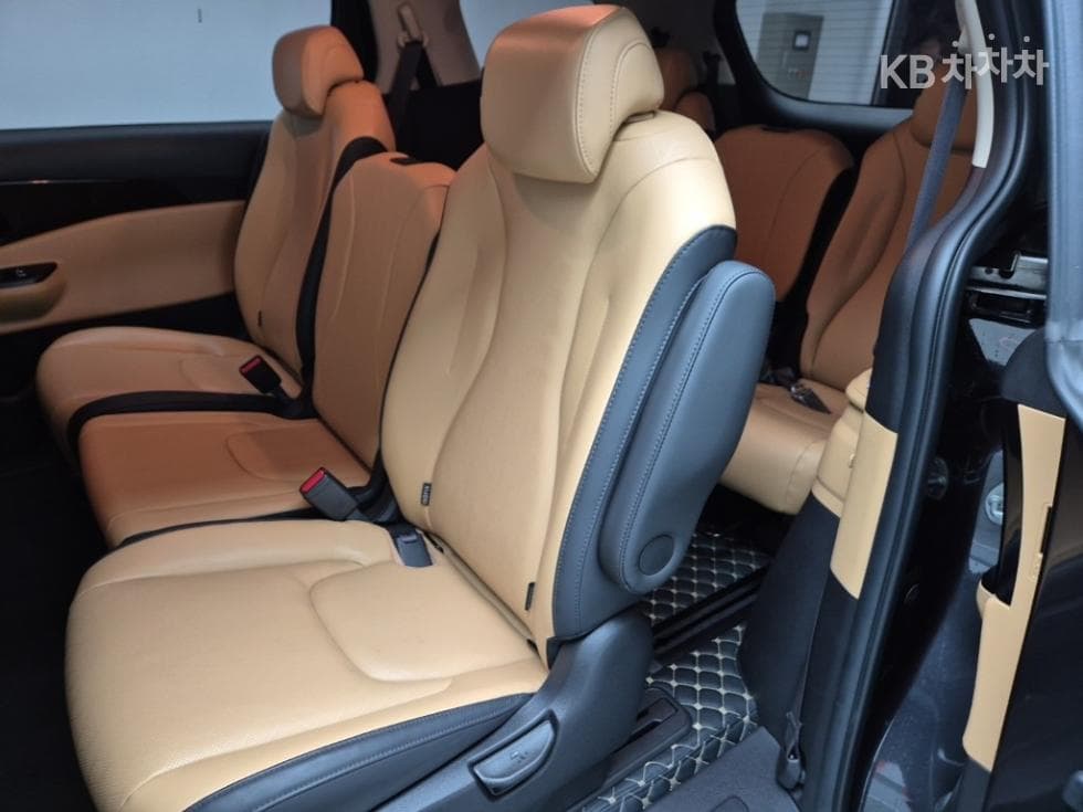 Kia Carnival 4th generationG3.5 GDI 11-seater Prestige - 9