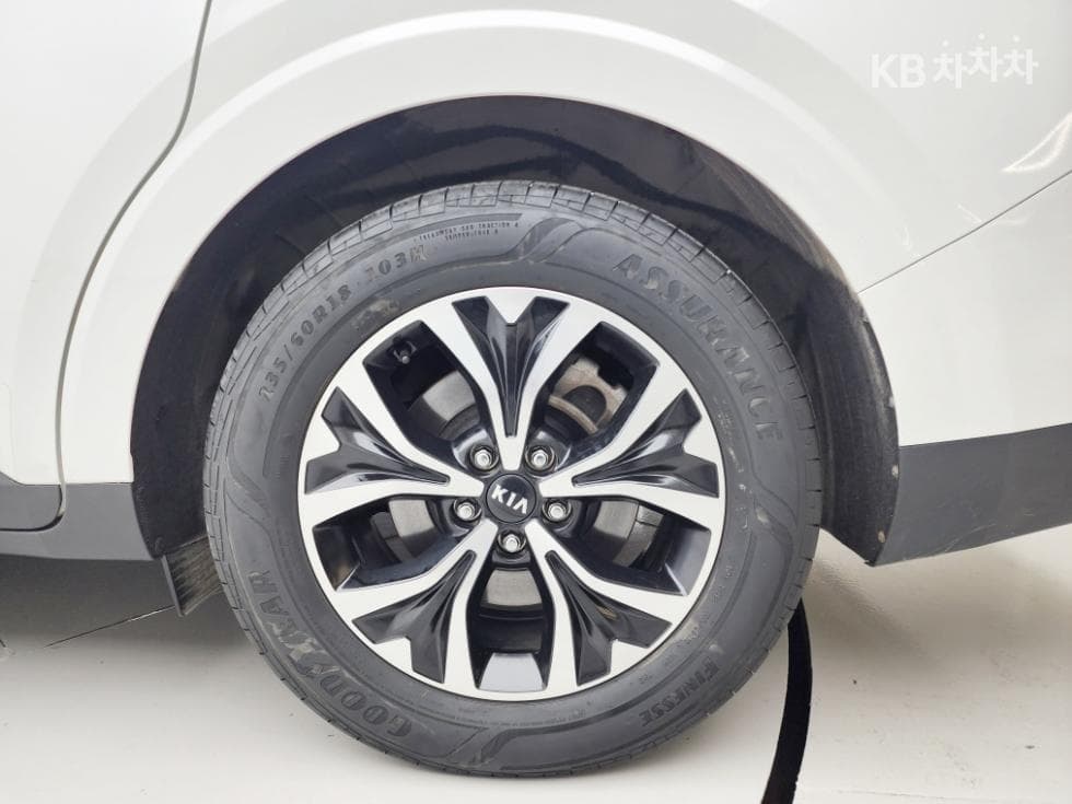 Kia Carnival 4th generationD2.2 9-seater Prestige - 8