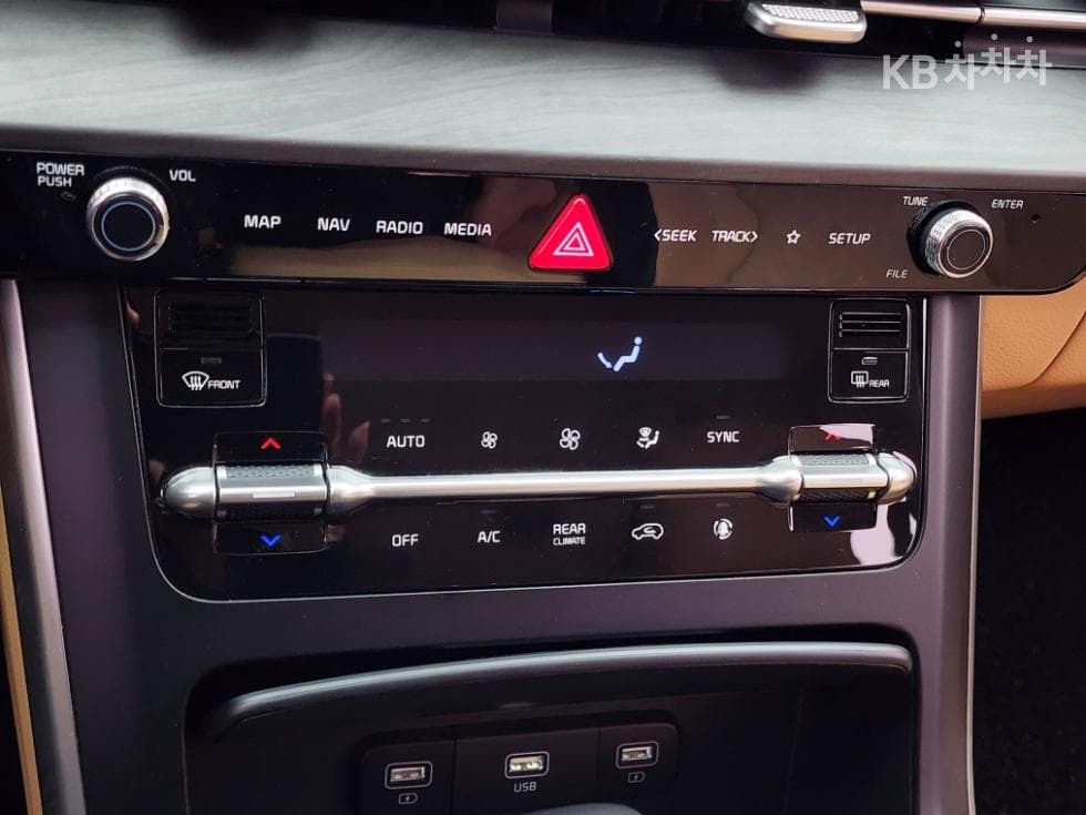 Kia Carnival 4th generationD2.2 9-seater Prestige - 19