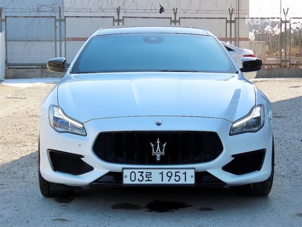 마세라티 콰트로Forte3.0 S Q4 V6