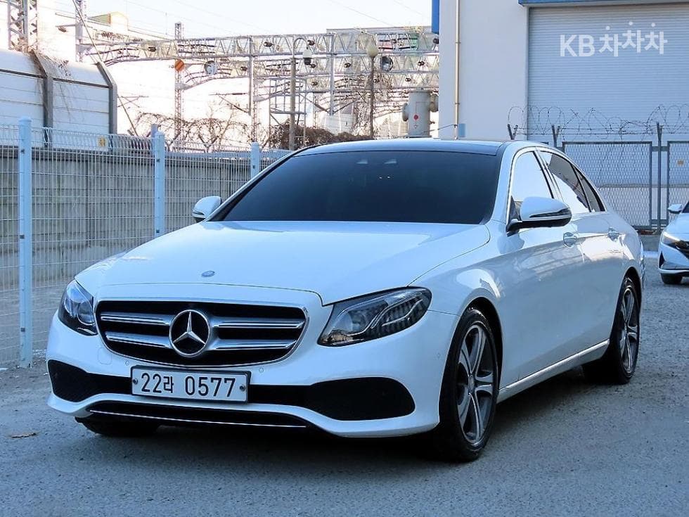 Mercedes-Benz E-Class (W213) E300 Avantgarde - Image 1