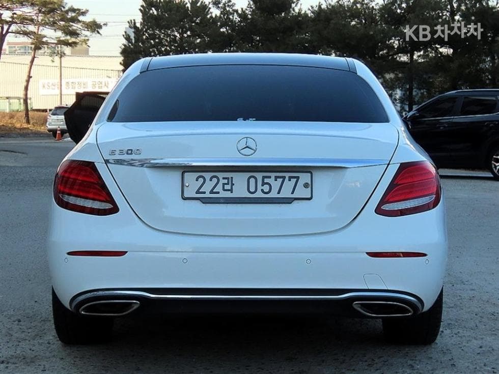 Mercedes-Benz E-Class (W213)E300 Avantgarde - 4