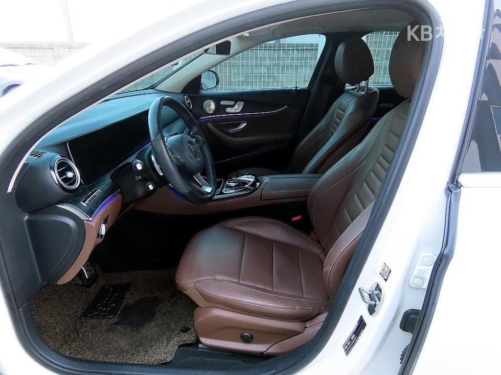 Mercedes-Benz E-Class (W213)E300 Avantgarde - 5