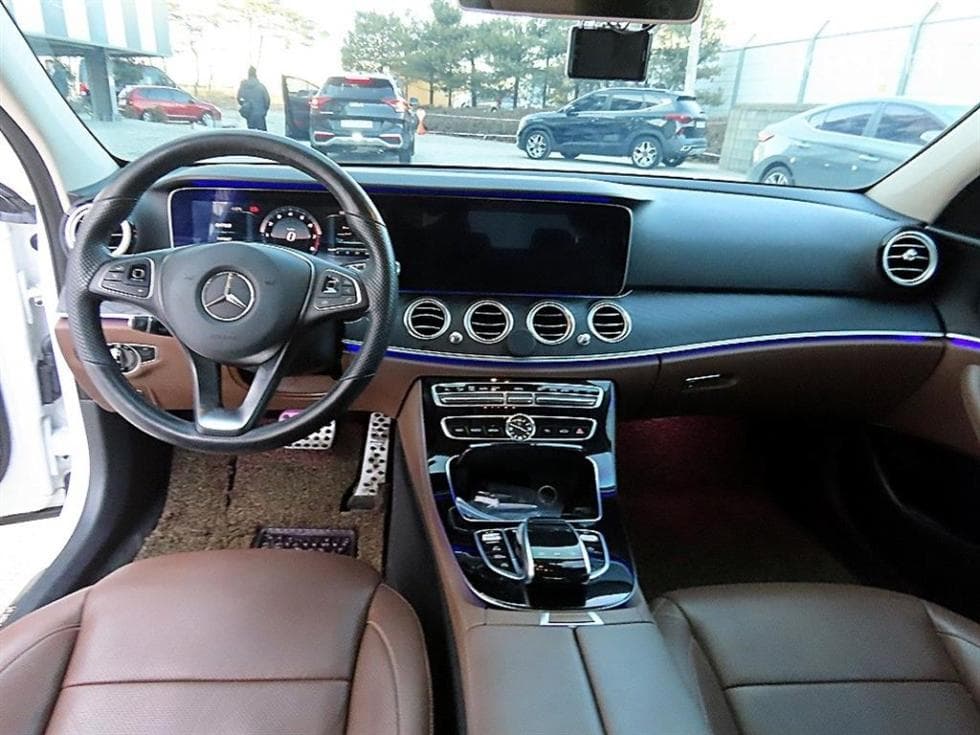 Mercedes-Benz E-Class (W213)E300 Avantgarde - 7