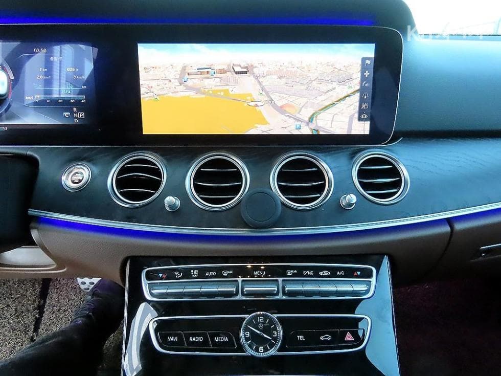 Mercedes-Benz E-Class (W213)E300 Avantgarde - 13