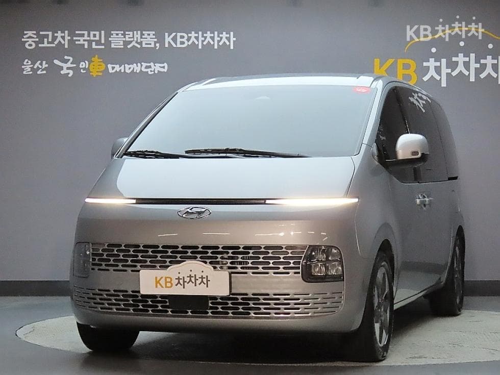 Hyundai Staria 2.2 Tourer 11 Modern - Image 1