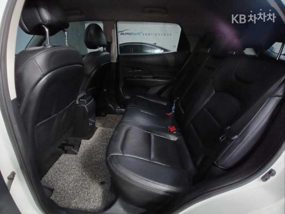 KG Mobility 뷰티플 코란도1.5 GDi Turbo 4WD C5 Plus - 6