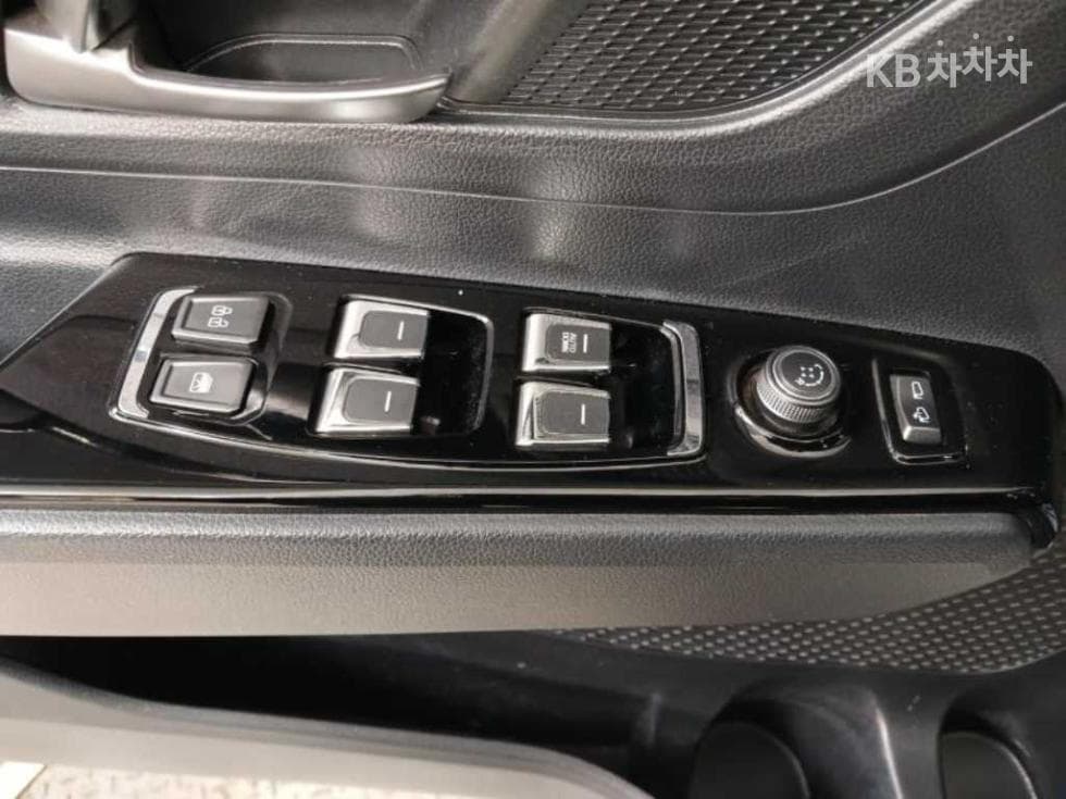 KG Mobility 뷰티플 코란도1.5 GDi Turbo 4WD C5 Plus - 8