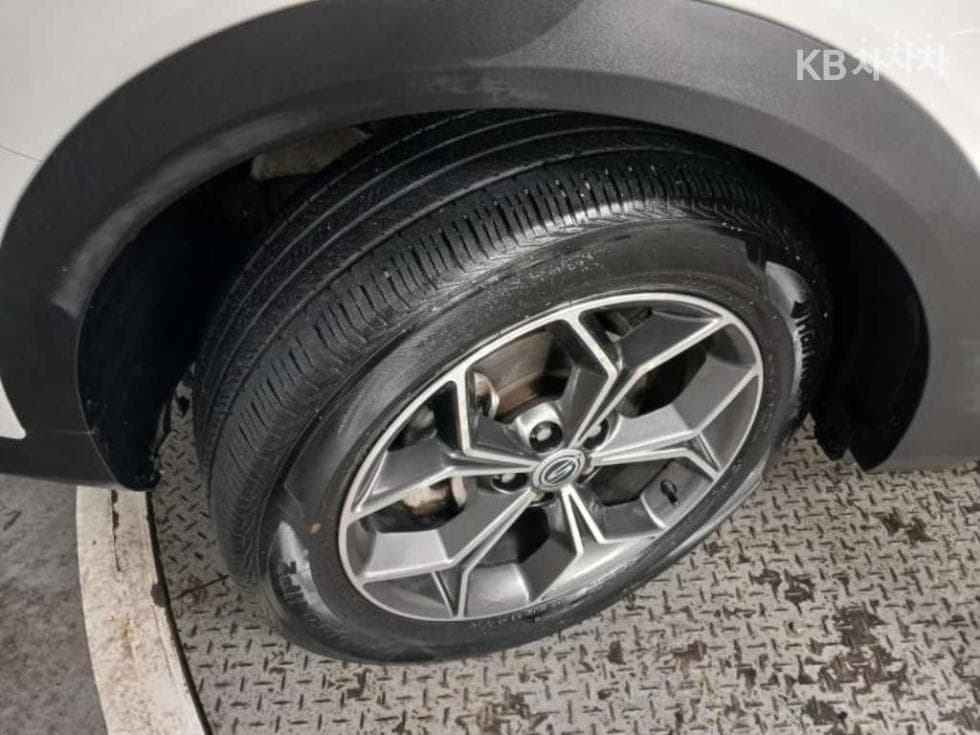 KG Mobility 뷰티플 코란도1.5 GDi Turbo 4WD C5 Plus - 20