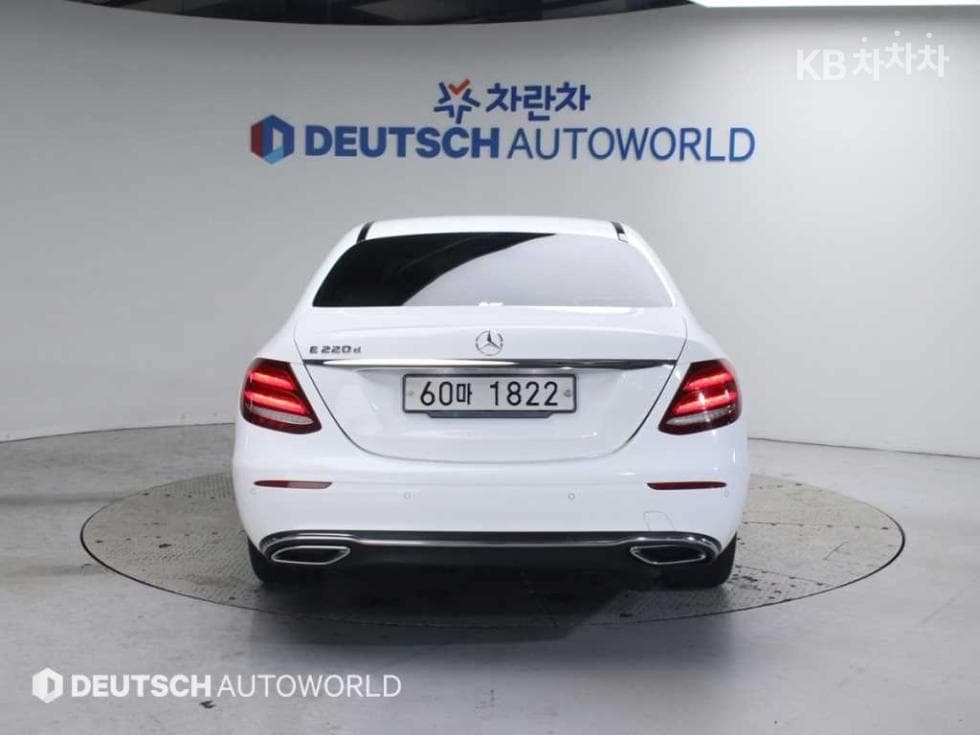 Mercedes-Benz E-Class (W213)E220d Avantgarde - 4