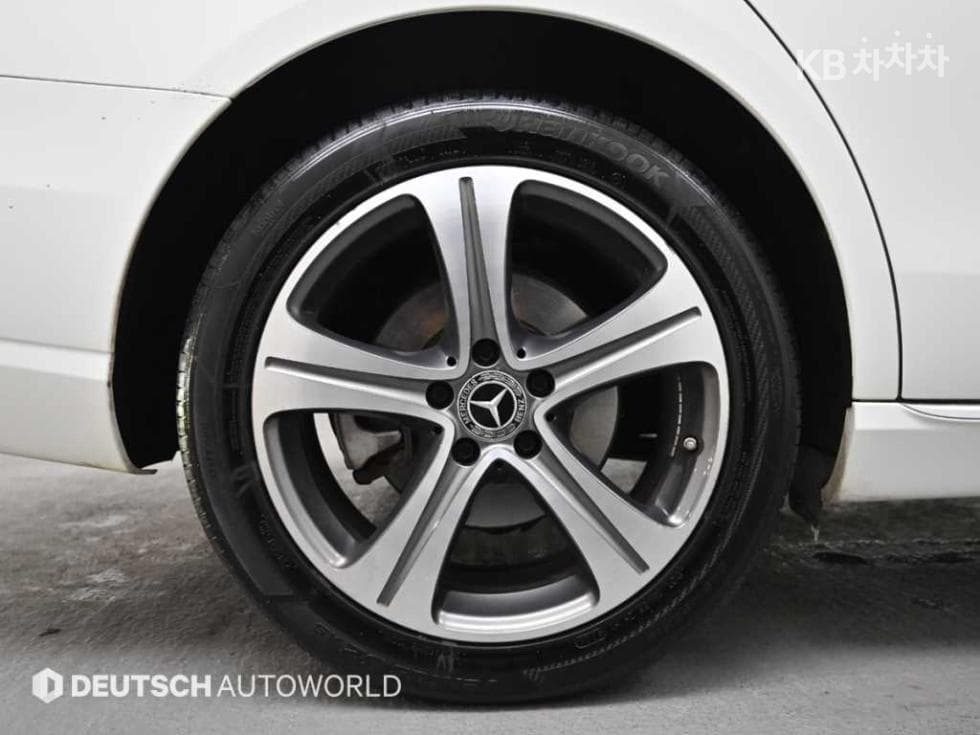 Mercedes-Benz E-Class (W213)E220d Avantgarde - 5