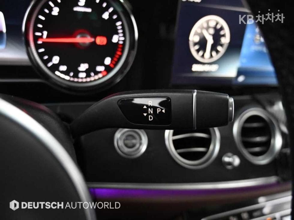 Mercedes-Benz E-Class (W213)E220d Avantgarde - 9